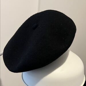 Classic Wool Black Beret